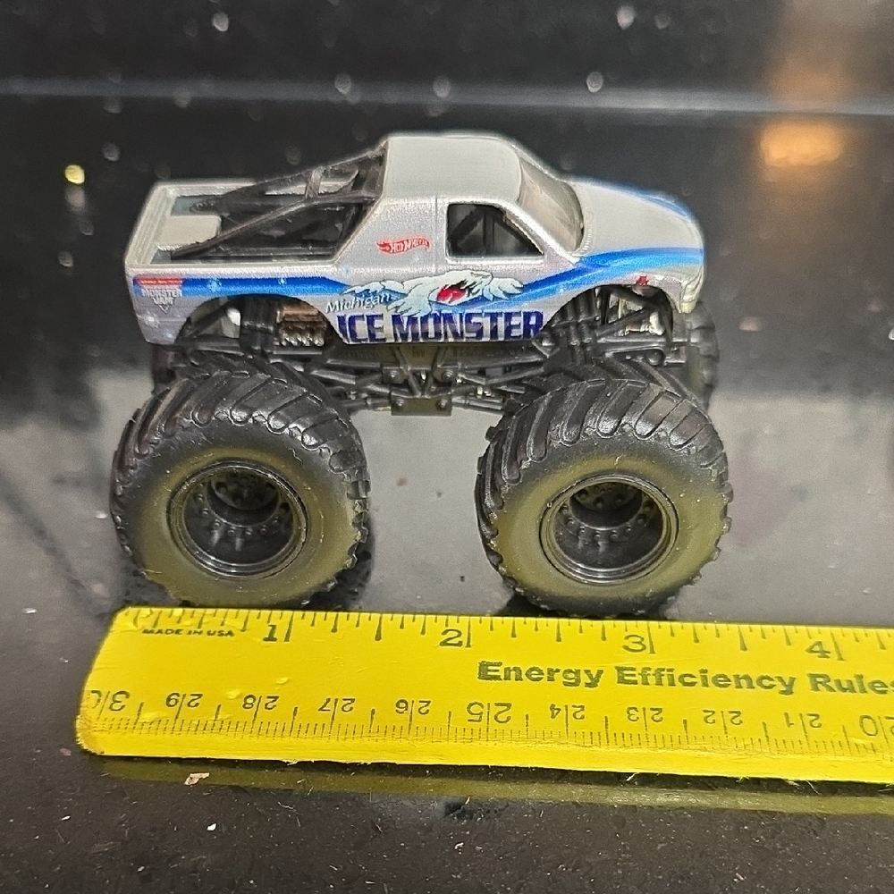 FIRM. Like New. Ice Monster Jam Truck 1:64 Diecast